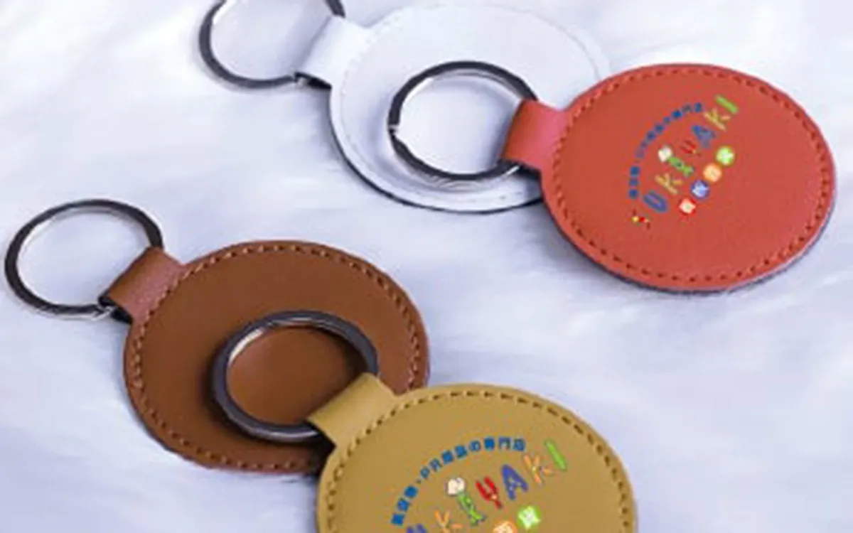 オリジナル名入れ PUレザーキーホルダー 小ロット対応ノベルティ