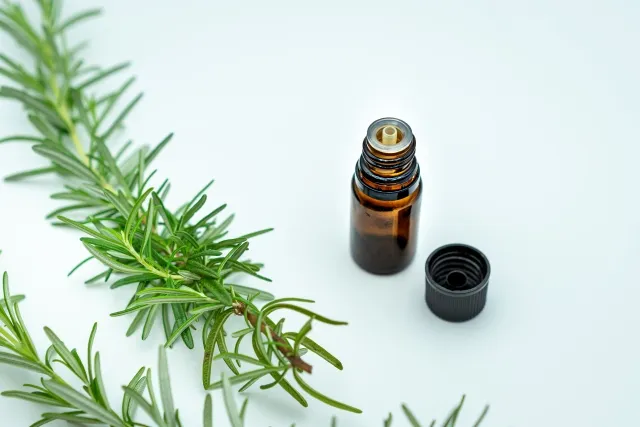 ローズマリーとアロマオイル